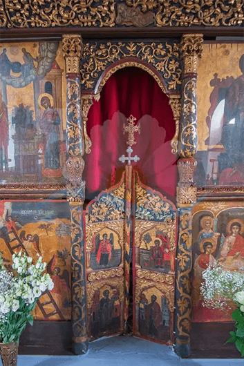 Η Αγία Πύλη του Ναού του Αγίου Μηνά στην Κύθνο