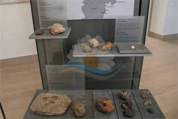 Αρχαιολογικά ευρήματα στο μησί της Κύθνου απο την εποχή του χαλκού αλλά  και την εποχή του σιδήρου