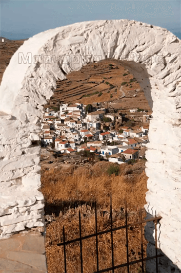 Δρυοπίδα Κύθνου, το ξεχωριστό χαρακτηριστικό που χωριού είναι οι κεραμοσκεπές του.