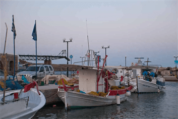 Ψαροκαίκα...απο την Μαρίνα των Λουτρών Κύθνου.